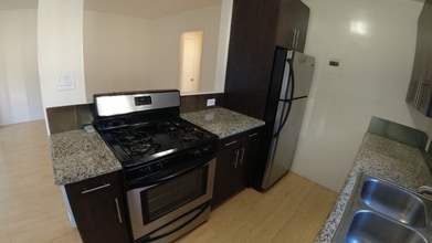 924 Hancock Ave in West Hollywood, CA - Foto de edificio - Building Photo