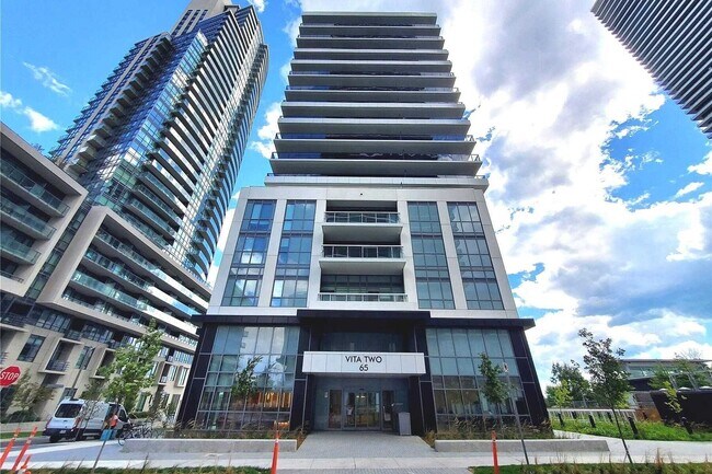 65 Annie Craig Dr in Toronto, ON - Building Photo - Building Photo