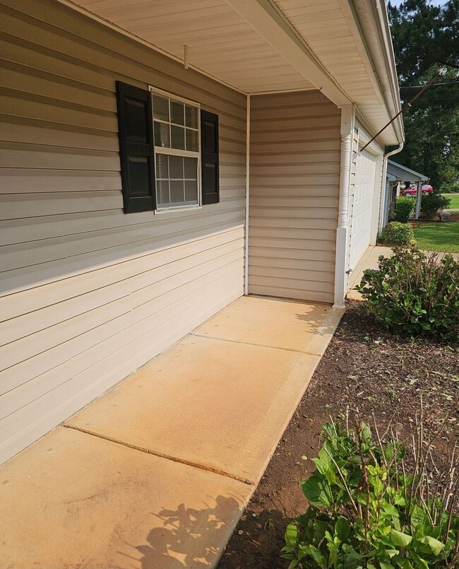 75 Mallie Ct in Hampton, GA - Building Photo - Building Photo