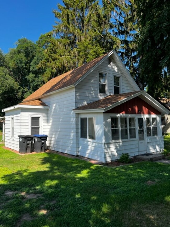 property at 727 S Union St