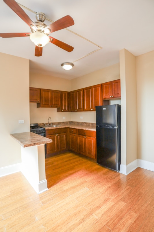 5740 S Stony Island Ave