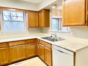 18231 Fox Chase Cir in Olney, MD - Building Photo - Building Photo