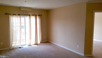 19263 Winmeade Dr in Leesburg, VA - Building Photo - Building Photo