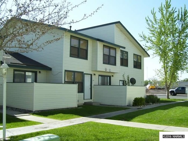 300 W D St in Fallon, NV - Building Photo - Building Photo