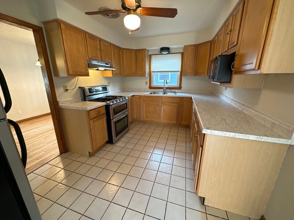 3725 Sussex Ln in Madison, WI - Building Photo