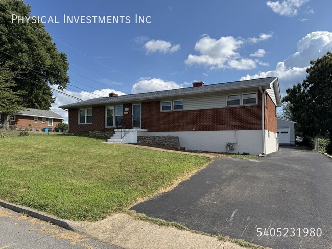 227 Maplelawn Ave NE in Roanoke, VA - Building Photo - Building Photo