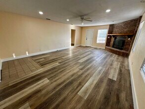 605 E Alameda St in Iowa Park, TX - Building Photo - Building Photo