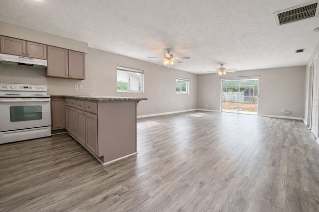 1718-1720 SW Santa Barbara Pl in Cape Coral, FL - Building Photo - Building Photo