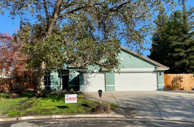 5480 W Bluff Ave in Fresno, CA - Foto de edificio - Building Photo