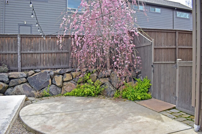 1634 Palermo St in Medford, OR - Building Photo - Building Photo