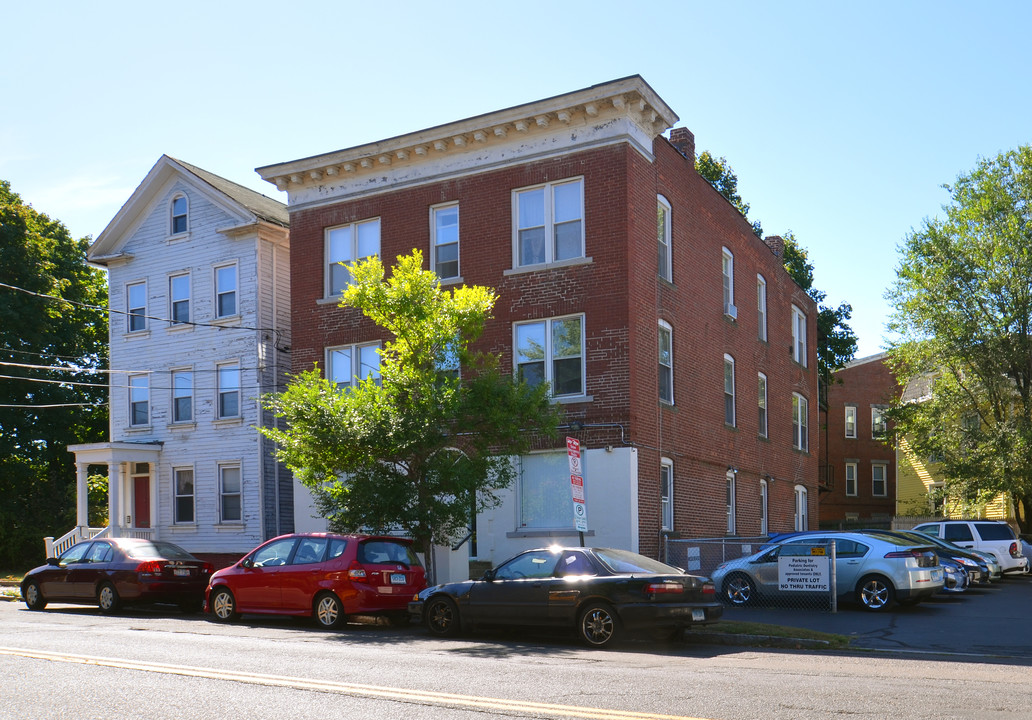 588 East St in New Haven, CT - Building Photo