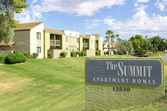 The Summit Apartments in Phoenix, AZ - Building Photo - Building Photo