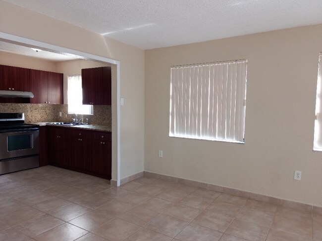 16 W 16th Ave in Hialeah, FL - Building Photo - Building Photo