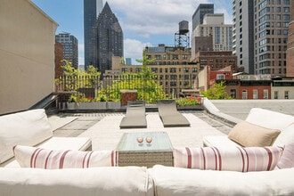 323 E 51st St in New York, NY - Building Photo - Building Photo