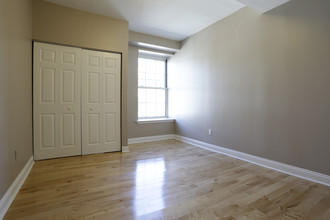 248 Market St in Philadelphia, PA - Building Photo - Interior Photo