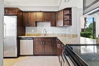 3000 Presidential Way in West Palm Beach, FL - Building Photo - Building Photo
