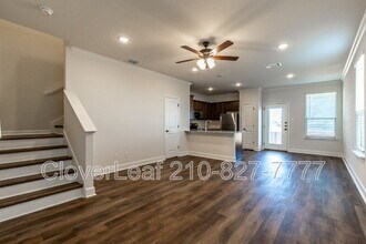 10351 Lynwood Crk in San Antonio, TX - Building Photo - Building Photo