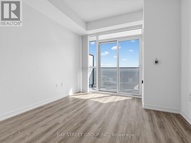 8 Interchange Wy in Vaughan, ON - Building Photo - Building Photo