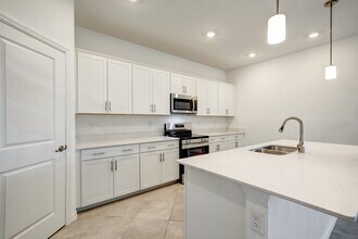 19065 Cabernet Ct in Venice, FL - Foto de edificio - Building Photo