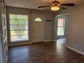 126 Meadow Way in Converse, TX - Building Photo - Building Photo