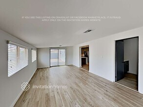 1017 W Elna Rae St in Tempe, AZ - Foto de edificio - Building Photo