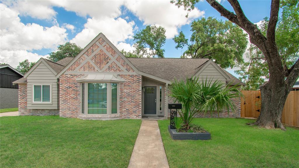 6810 Northampton Way in Houston, TX - Building Photo