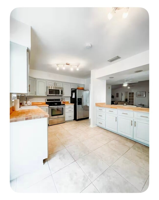 4402 Sea Cove in New Smyrna Beach, FL - Foto de edificio - Building Photo