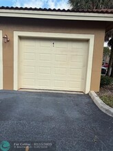 7980 N Nob Hill Rd in Tamarac, FL - Building Photo - Building Photo