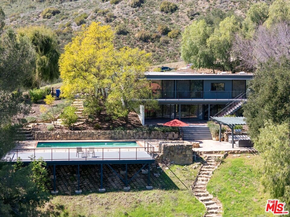 52 Hackamore Ln in Bell Canyon, CA - Building Photo