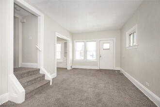 13621 Cranwood Dr in Garfield Heights, OH - Building Photo - Building Photo