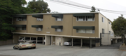 2000 E 30th St in Oakland, CA - Foto de edificio - Building Photo