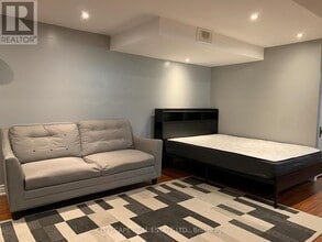 7122 Para Pl in Mississauga, ON - Building Photo - Building Photo