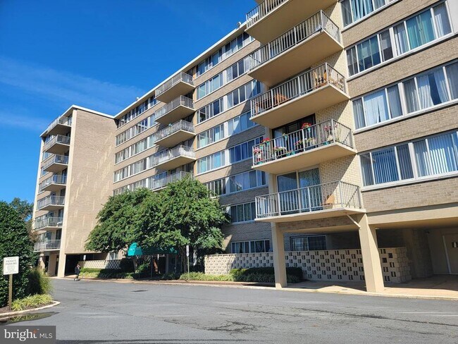 property at 5565 Columbia Pike