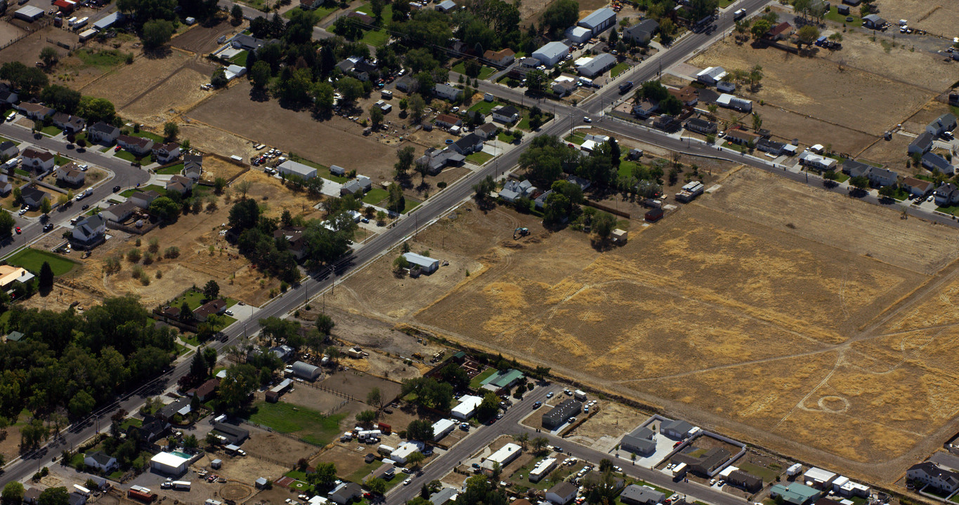 596 S Coleman St in Tooele, UT - Building Photo