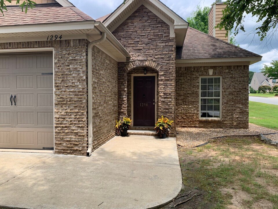 Super Cute One Level Home in Gardens at Ga in Auburn, AL - Building Photo