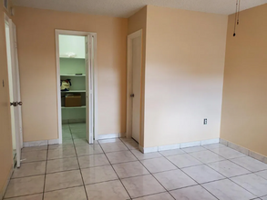 43 W 43rd St in Hialeah, FL - Building Photo - Building Photo