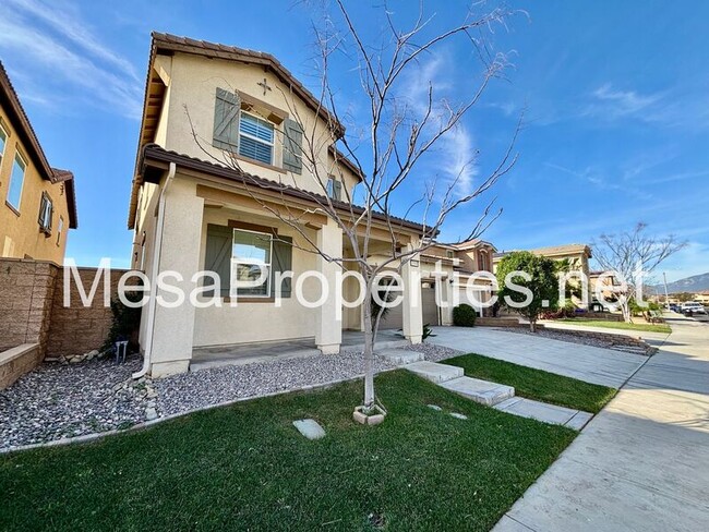 15595 Sesame Seed Ave in Fontana, CA - Building Photo - Building Photo