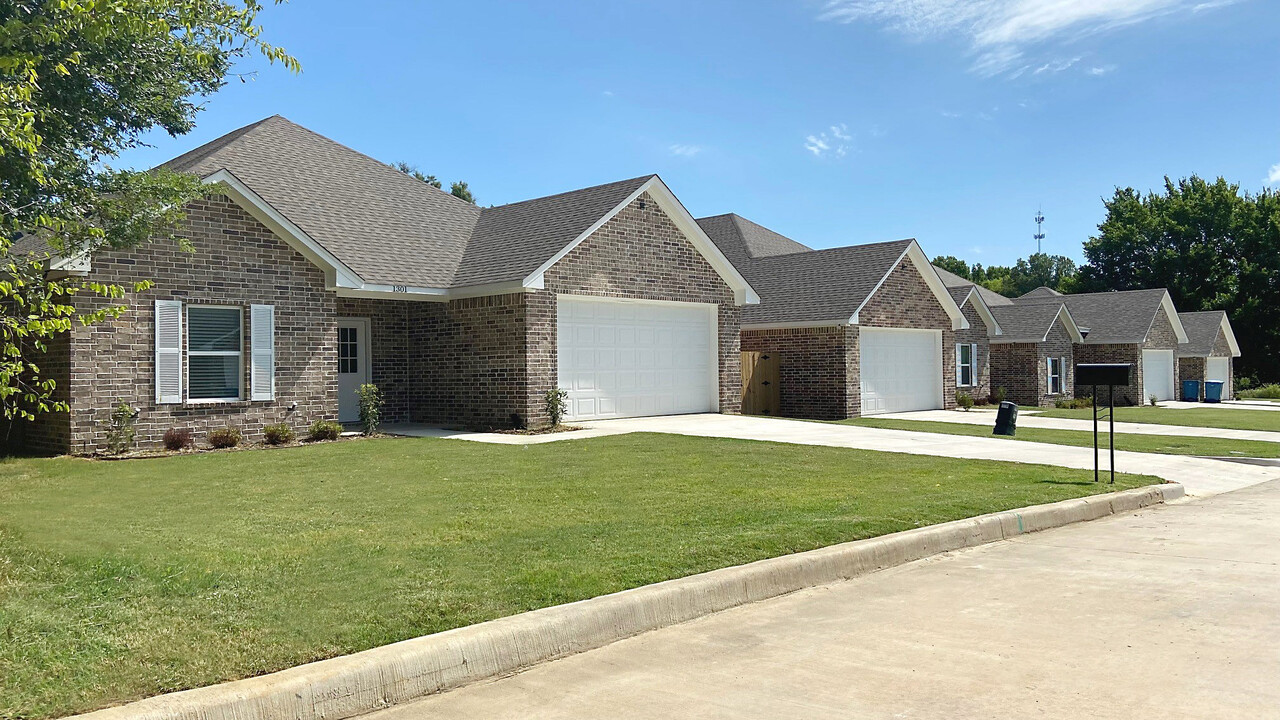 1304 Candice Dr in Whitehouse, TX - Building Photo