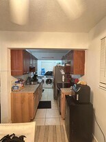 1100 NE 1st Ct in Hallandale Beach, FL - Building Photo