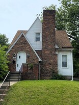 113 Osceola Dr in Pontiac, MI - Building Photo