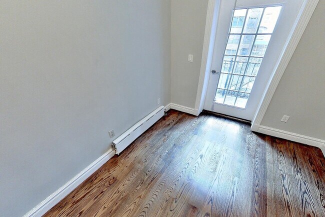 138 E 16th St, Unit 3B in New York, NY - Foto de edificio - Building Photo