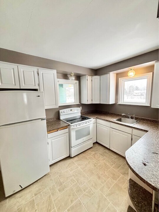 3 Bed 1 Bath House in Fredericton, NB - Building Photo