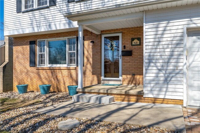 144 Green Bay Dr in Youngstown, OH - Foto de edificio - Building Photo