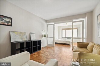 1 Scott Cir NW in Washington, DC - Building Photo - Building Photo