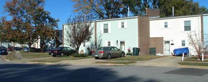 Second Oakmont Townhouses in Norfolk, VA - Building Photo - Building Photo