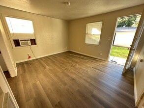 101-111 E Canal Dr in Turlock, CA - Building Photo - Building Photo