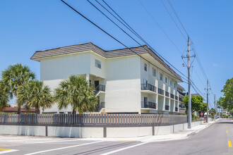 Virginia Gardens Condominium in Virginia Gardens, FL - Building Photo - Building Photo