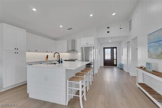 2700 Gulfview Dr in Naples, FL - Building Photo - Building Photo