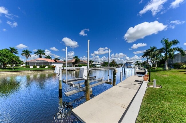 566 Port Bendres Dr in Punta Gorda, FL - Building Photo - Building Photo