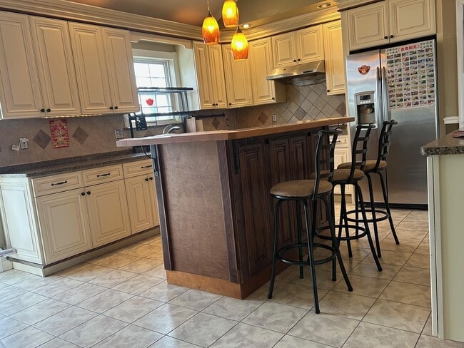 1 Woodmere Pl in Selden, NY - Building Photo - Building Photo